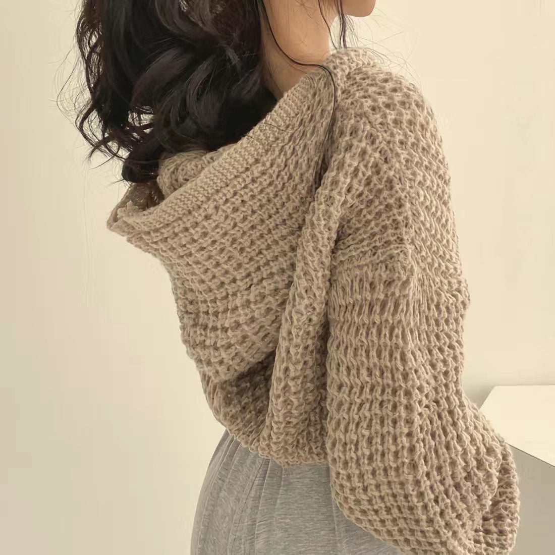 Veste Pull Capuche Crop – Col Revers et Maille Épaisse